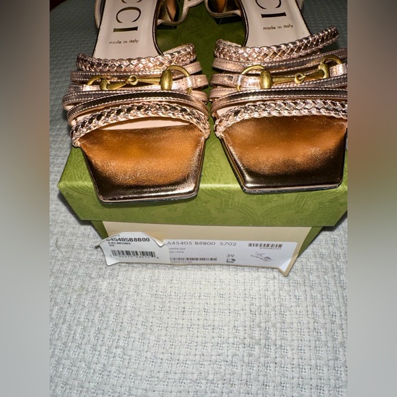 Authentic Gucci Women’s Horsebit Salmon Pink Metallic Leather Strap Logo Sandals - Picture 4 of 13